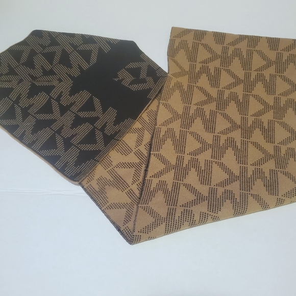 Michael Kors Cream Reversible Logo Scarf Wrap - Picture 3 of 6